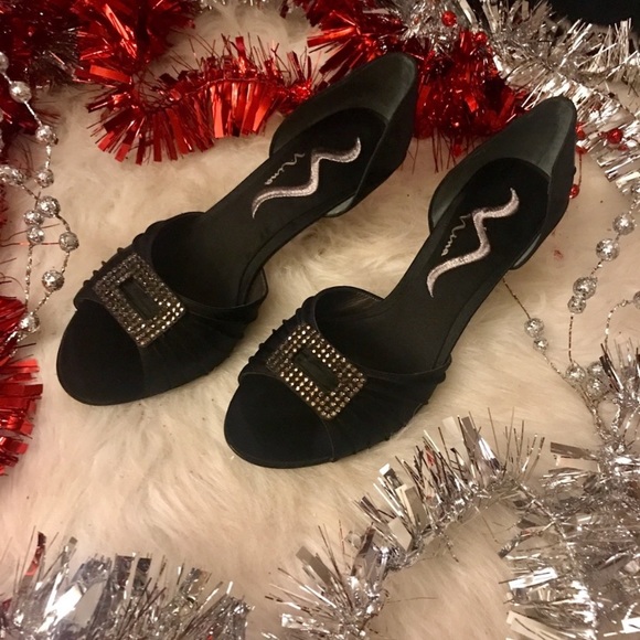 💥NEW LISTING💥 Nina Zirconia Satin Heel - Picture 7 of 8